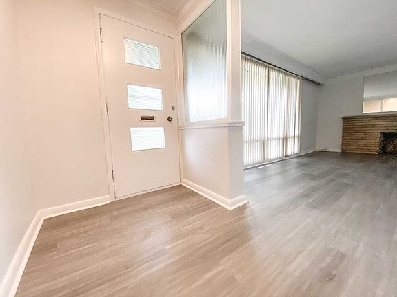 4th image of 44 Glen Watford Dr