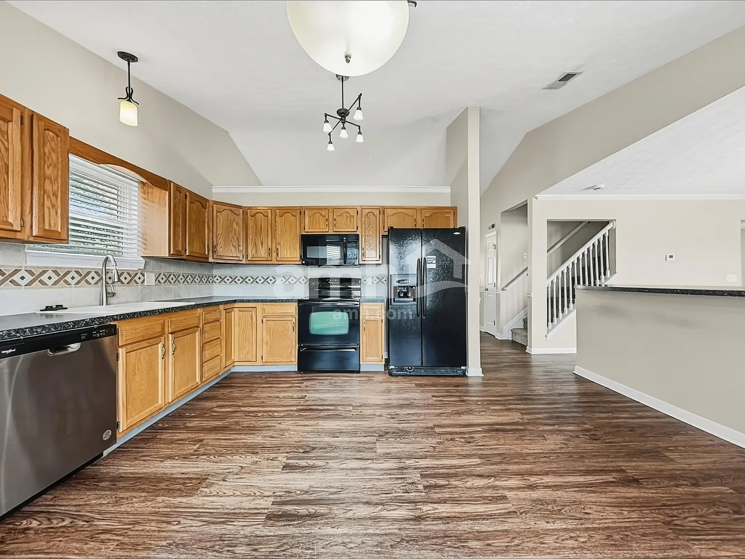 3 bed, 2.5 bath, 1654 sqft, $2,165 — Photo 4