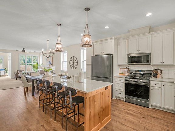 3rd image of 25360 Farmstead Ln