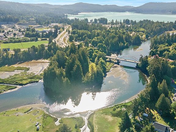 2nd image of 6280 A Sooke Rd