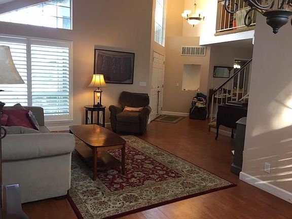 3rd image of 90 Billington Ln