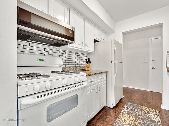 5th image of 2037 Country Club Dr APT 26