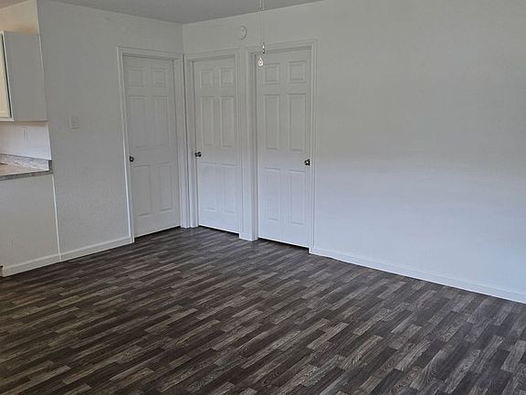 4th image of 601 Sunset Ln #E