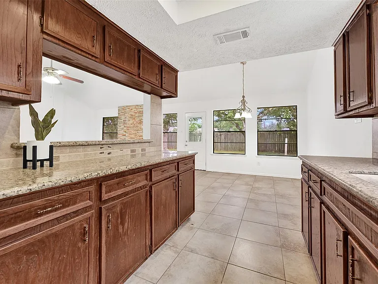 2730 Mesquite Dr — Photo 9