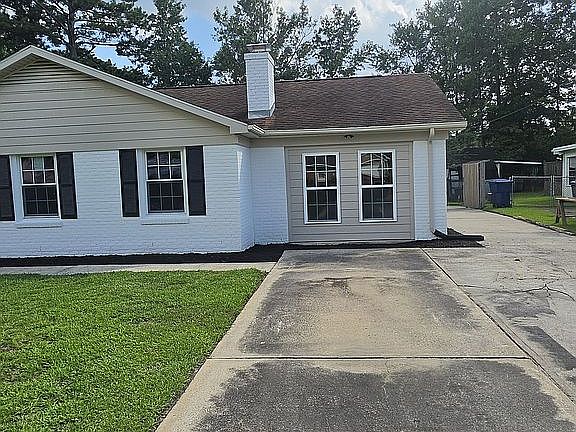 3rd image of 110 Glen Dr