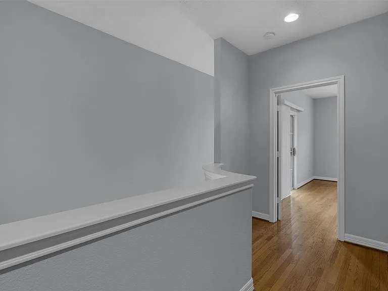 341 W 23rd St — Photo 13