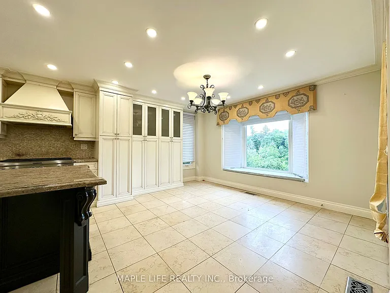 52 Prince Edward Blvd — Photo 8