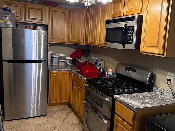 5th image of 2355 Bond Ave