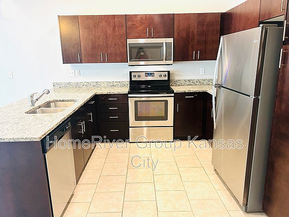 4th image of 9307 N Robinhood Ave