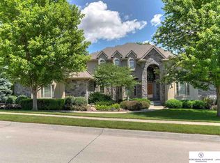 11705 Windcrest Dr, Papillion, NE 68133