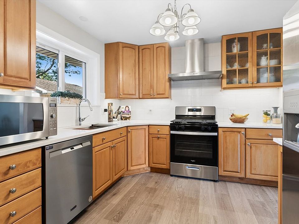 2nd image of 7311 Lake St