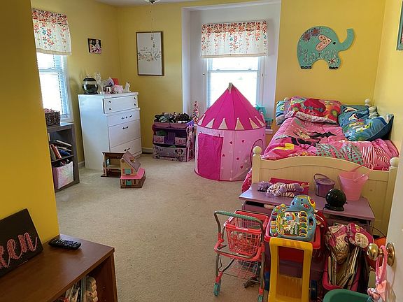 3rd image of 118 Mac Afee Ln