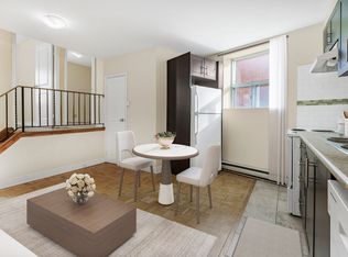 2897 Dundas St W #204, Toronto, ON M6P 1Z1