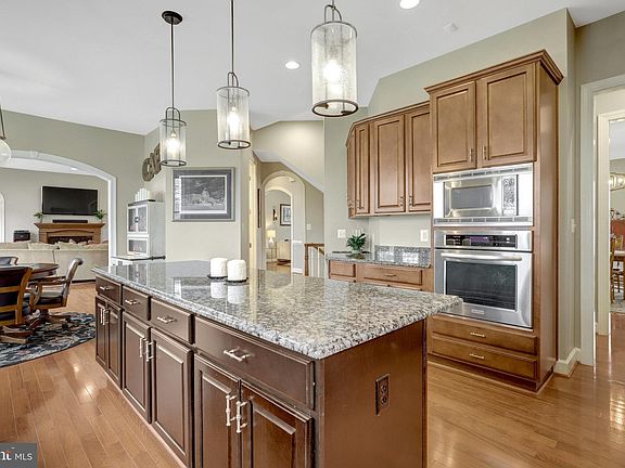 3rd image of 5620 Glenwood Dr