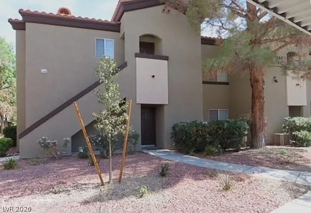 1 bed, 1.0 bath, 853 sqft, $1,425 — Photo 2