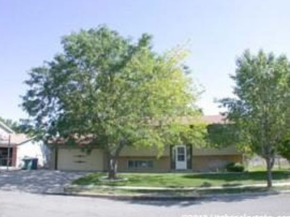 1977 W Sir James Dr