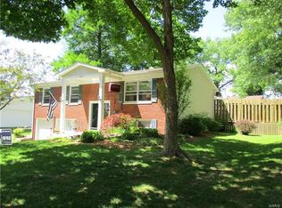 1210 N Hanser Ln, Godfrey, IL 62035