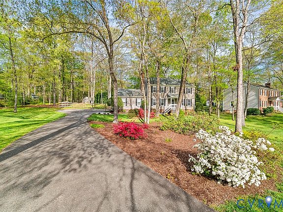 3rd image of 1013 Castle Hollow Rd