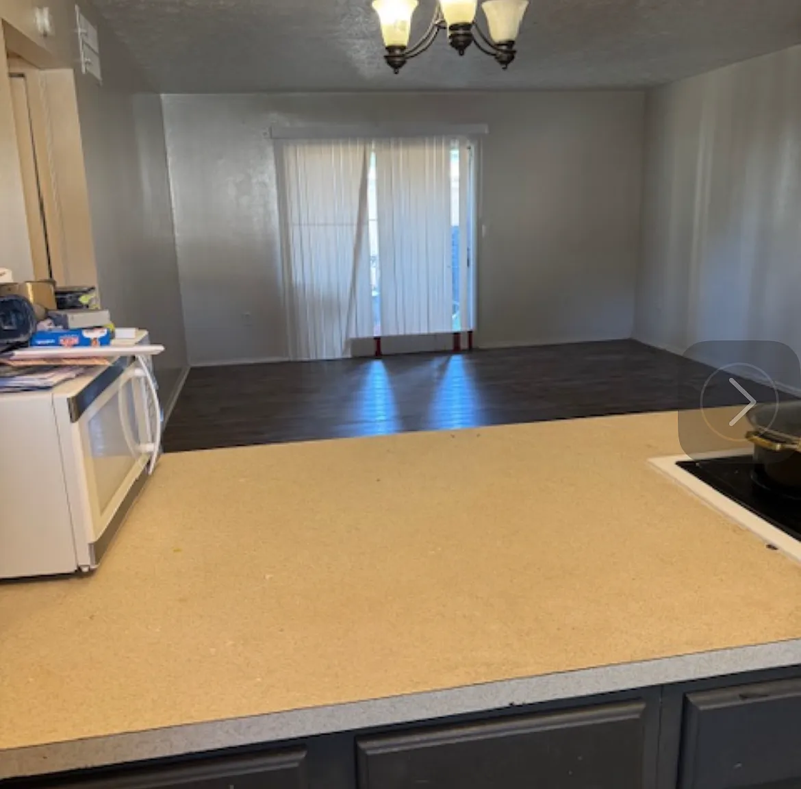 3 bed, 1039 sqft, $1,300 — Photo 1