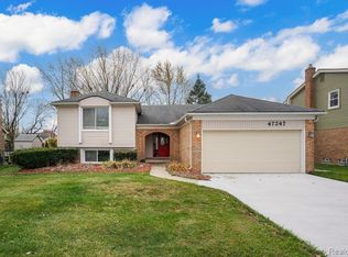 47247 Lexington Dr, Macomb, MI 48044