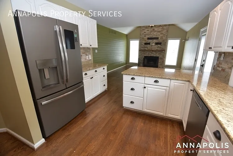 602 Victoria Dr — Photo 5