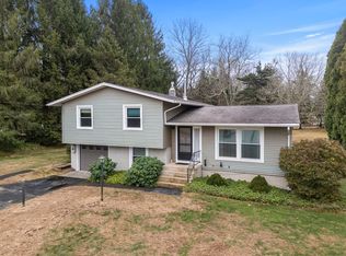 58 Lamphere Rd, Waterford, CT 06385