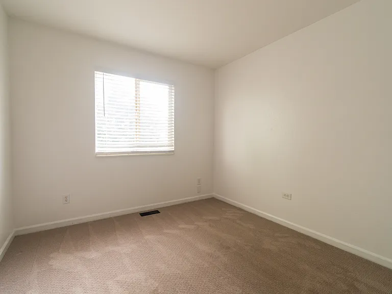 1395 Roseville Dr — Photo 28