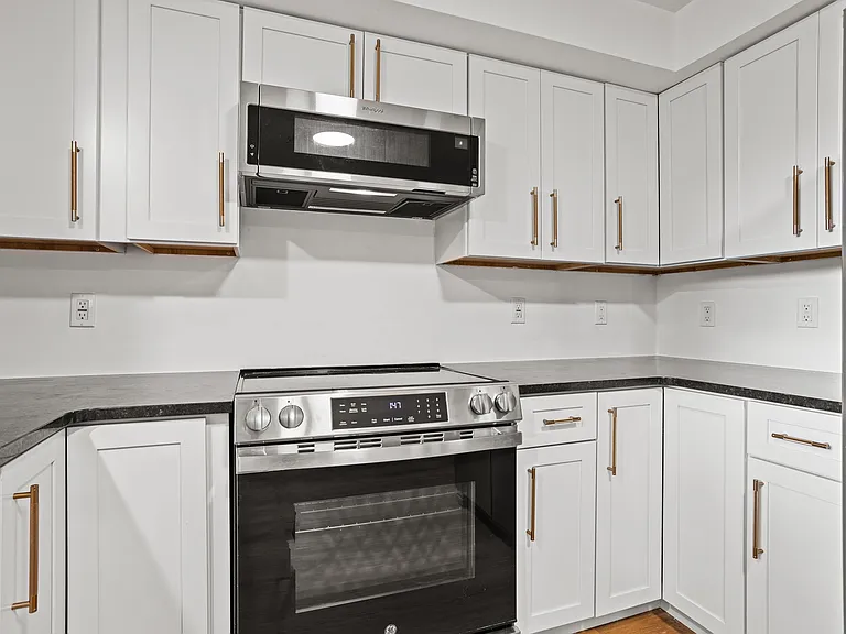 406 Heather St — Photo 16