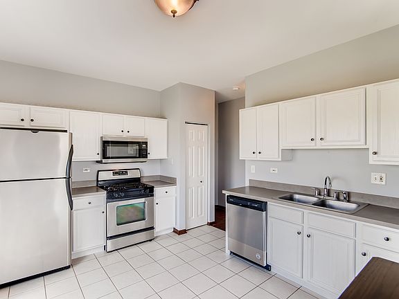 4th image of 1730 Fieldstone Dr N