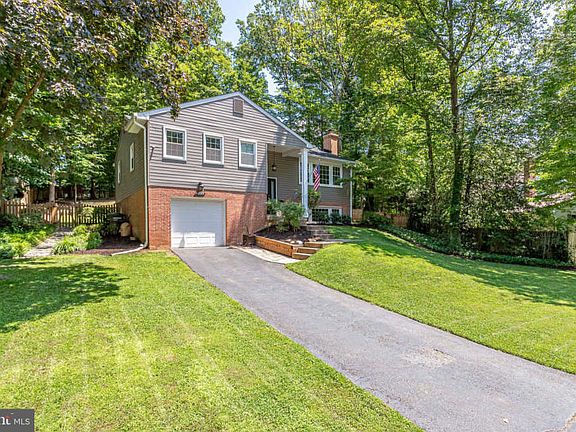3rd image of 4825 Candace Ln
