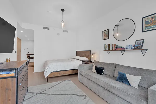 Rented by Douglas Elliman | media 14