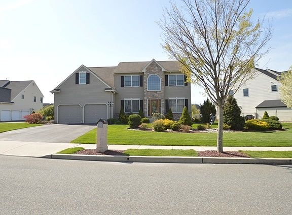 3rd image of 103 Fern Ct