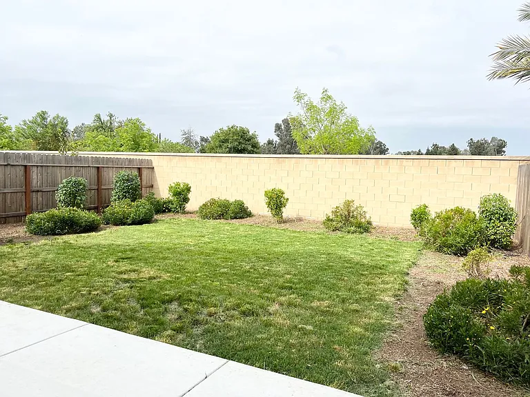 2062 N Perry Ln — Photo 17
