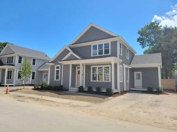 17 Kendall Lane, Falmouth, MA 02540