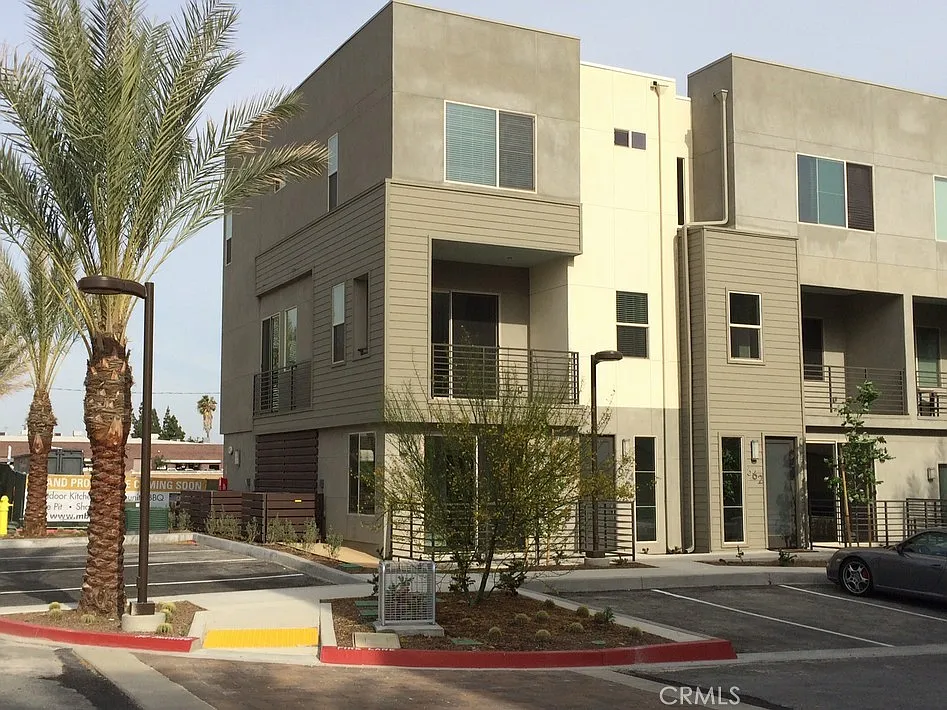 3 bed, 3.5 bath, 1976 sqft, $3,550 — Photo 1