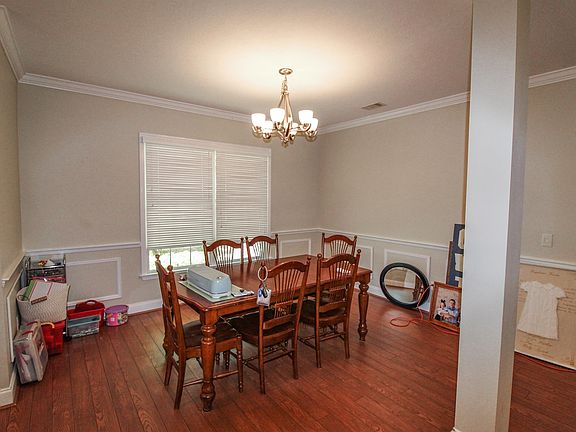 5th image of 18 Grove Cir