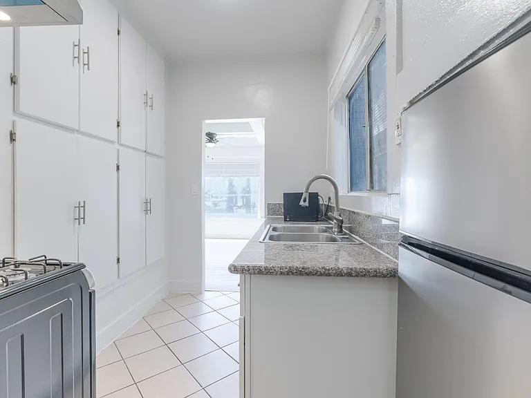 5432 S Figueroa St — Photo 6