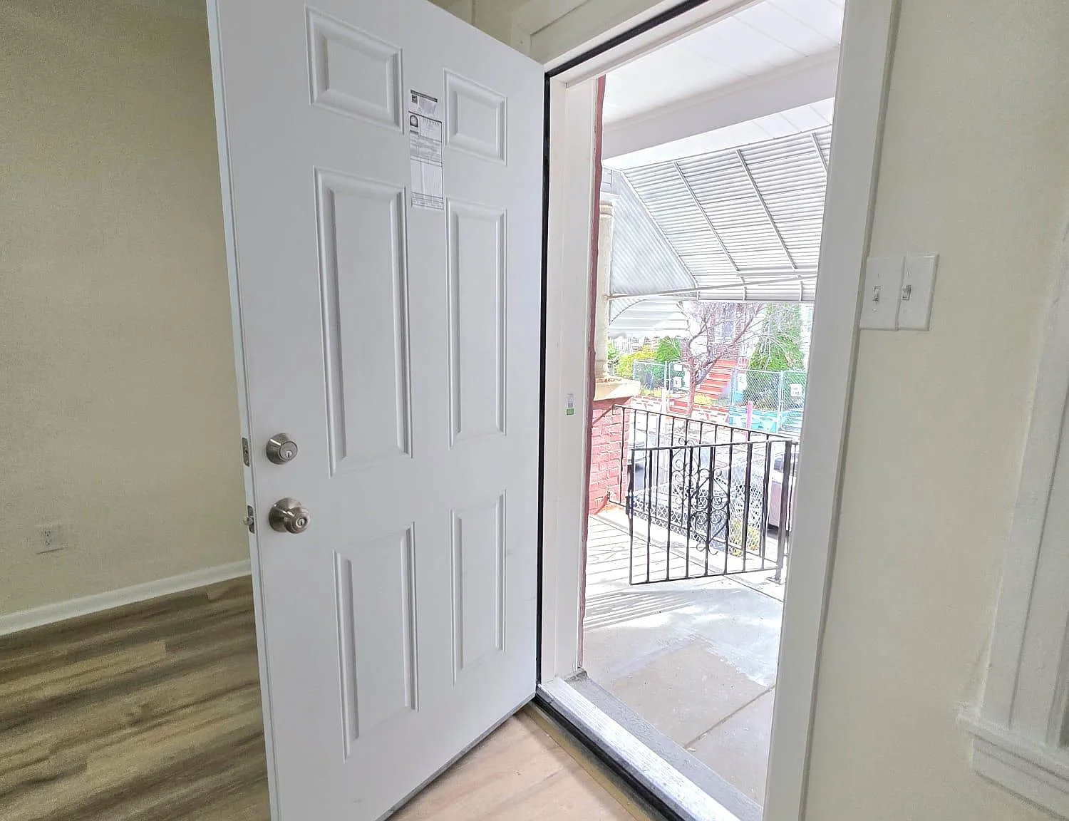 3 bed, 2.0 bath, 966 sqft, $1,139 — Photo 4