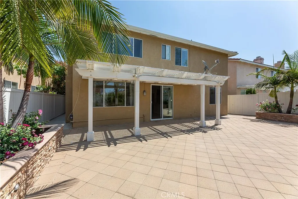 5 bed, 2844 sqft, $6,800 — Photo 3