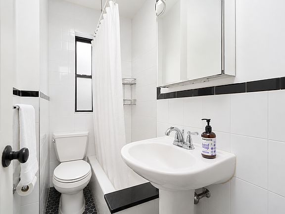5th image of 170 E 2nd St APT 1A