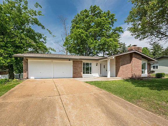 3rd image of 9435 Crestwood Manor Dr