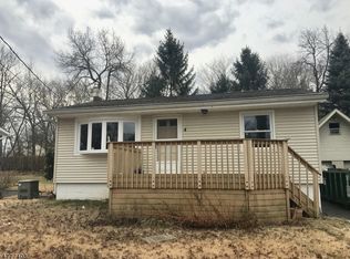 4 Dale Trl, Hopatcong, NJ 07843