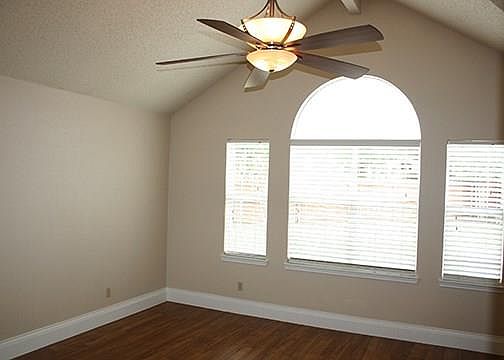 4th image of 1016 Lake Bluff Ct