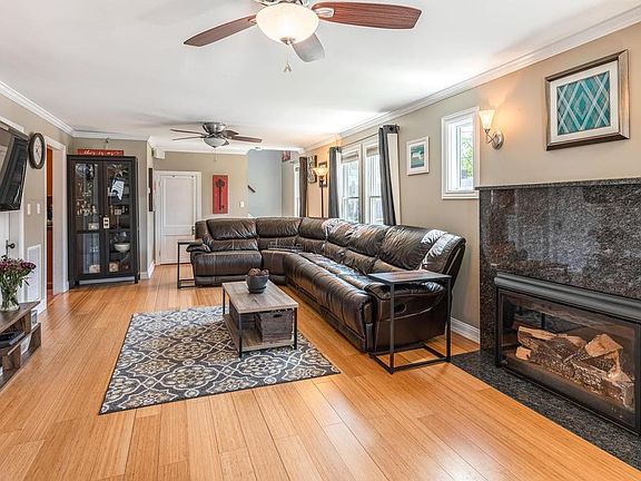 4th image of 108 White St
