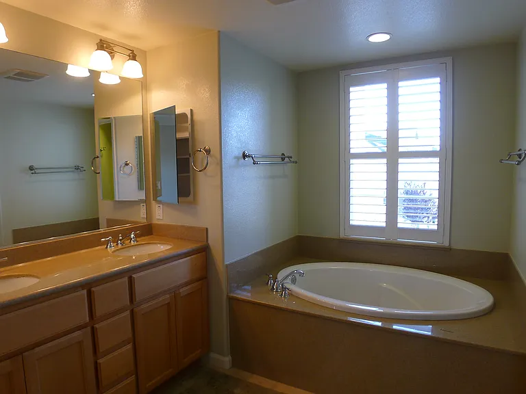 1910 Northshore Dr — Photo 15