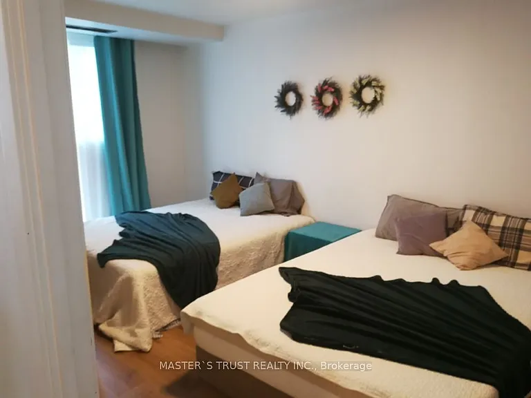 8 Wellesley St E #1001 — Photo 5