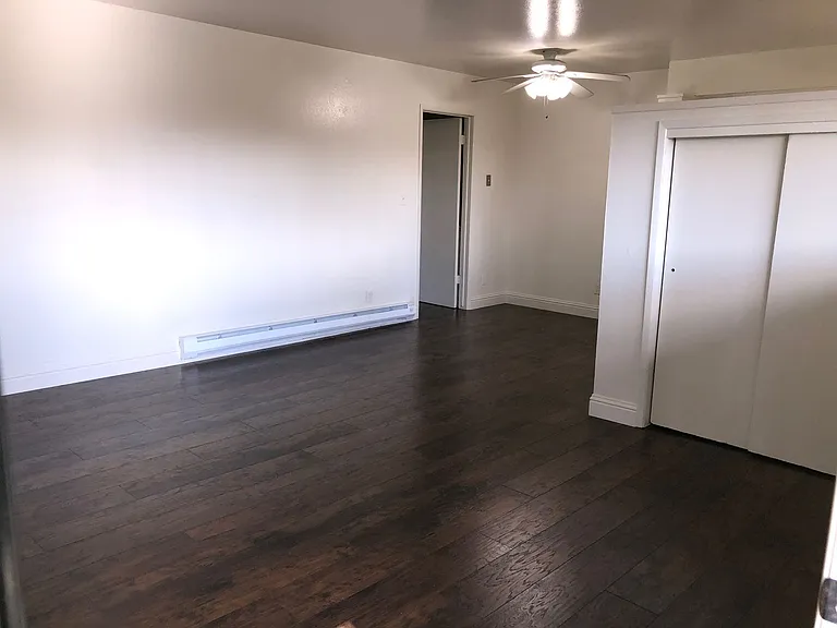 417 E Locust St — Photo 6