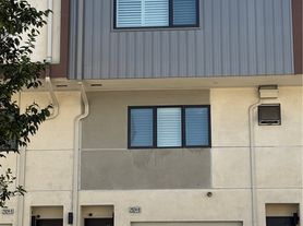 2924 Rowena Ave, Los Angeles, CA