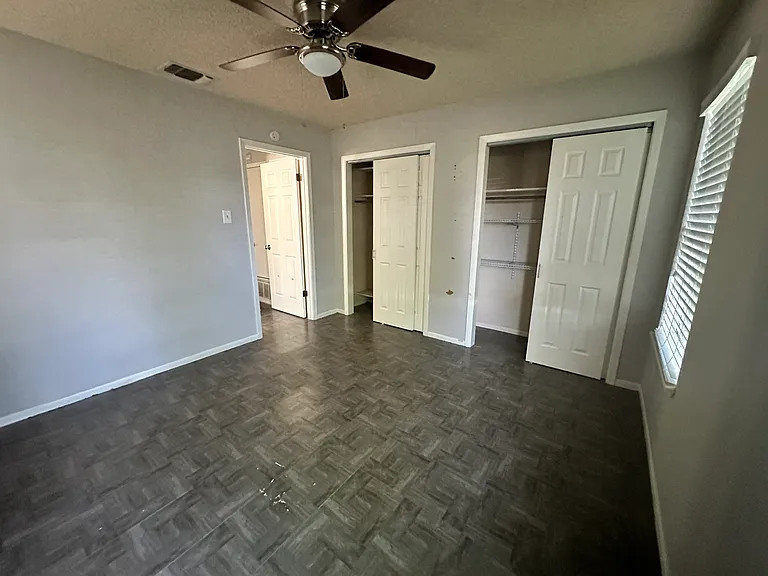 1719 W Kings Hwy #17 — Photo 6