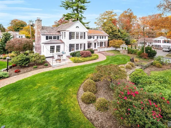 131 Godwin Ave, Wyckoff, NJ 07481